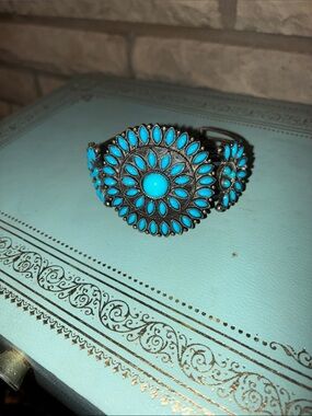 Avon Faux Turquoise Blue Medallion Bracelet
